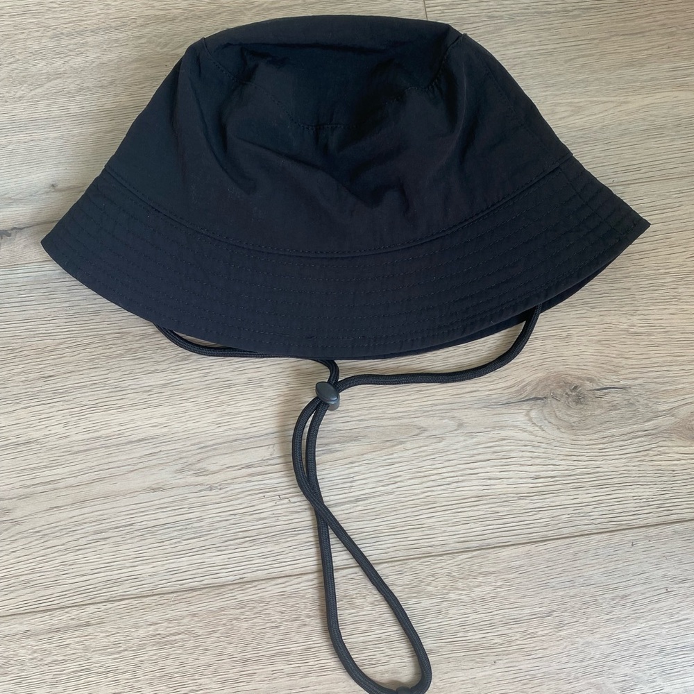 GAP Black Bucket Hat BNWT